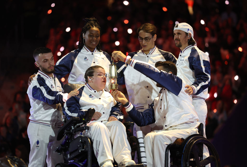 Closing Ceremony, Aurelie